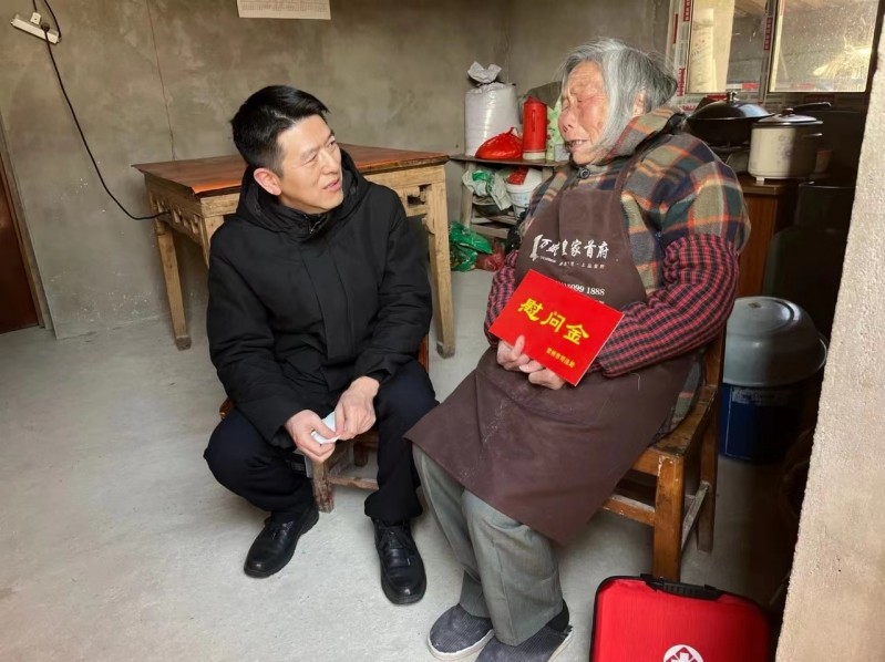 常州市司法局春节前走访慰问困难群众